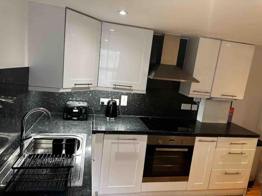 Amazing 2Bed2Bath Edgeware Apartment London Exterior photo